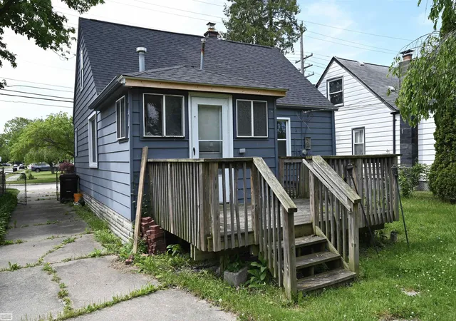 Photo 4 of Single family home for sale at 18755 Hazelwood St, Roseville, MI 48066 | MLS# 58050210238 | Listing updated on 2026-10-08