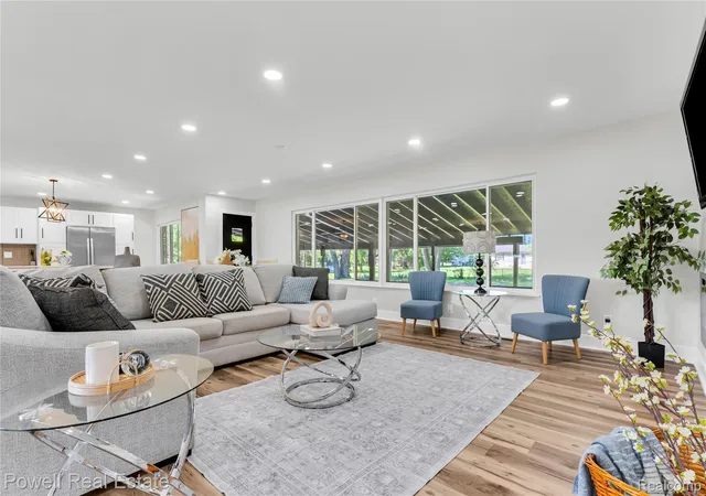 Photo 3 of Single family home for sale at 24139 Philip Dr, Southfield, MI 48075 | MLS# 20261041584 | Listing updated on 2026-09-19