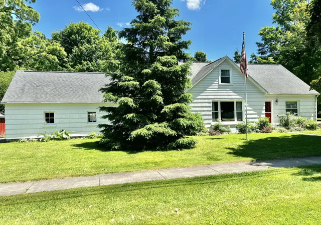 Photo 3 of Single family home for sale at 101 N Jackson St, Hanover, MI 49241 | MLS# 62026027240 | Listing updated on 2026-09-28