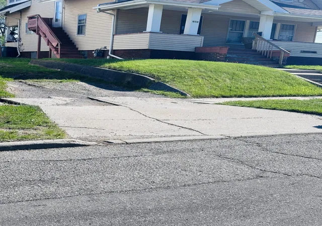 3rd image of 604 Page St, Flint, MI 48505 | MLS# 81026027249