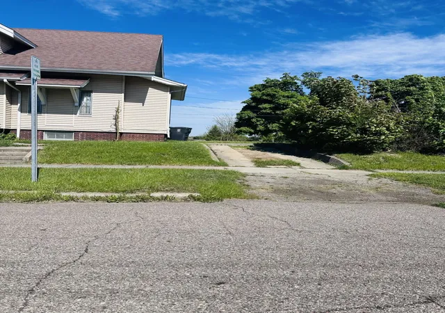 4th image of 604 Page St, Flint, MI 48505 | MLS# 81026027249