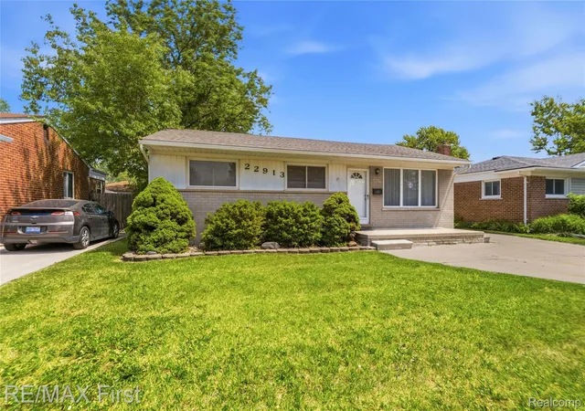 Photo 3 of Single family home for sale at 22913 Masonic Blvd, Saint Clair Shores, MI 48082 | MLS# 20261041598 | Listing updated on 2026-06-07