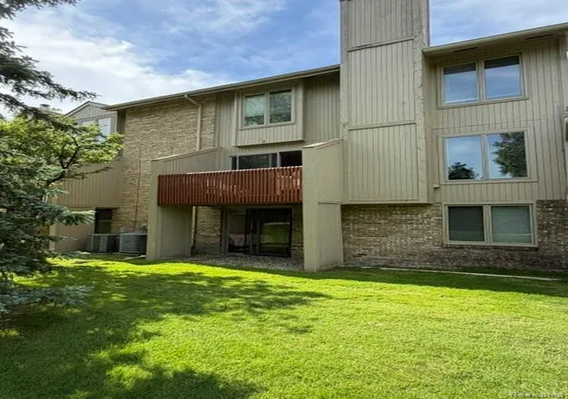 Photo 4 of Condo for sale at 4070 Foxpointe Dr, West Bloomfield, MI 48323 | MLS# 20261041606 | Listing updated on 2026-08-21