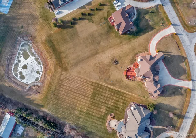 Photo 3 of Single family home for sale at 277 Brittany Ln, Saline, MI 48176 | MLS# 20261041614 | Listing updated on 2026-07-30