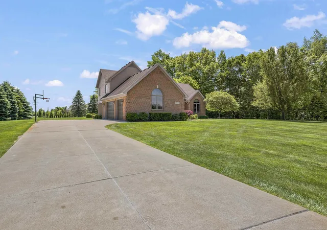 3rd image of 72363 Sorrel Dr, Bruce Twp, MI 48065 | MLS# 58050210257