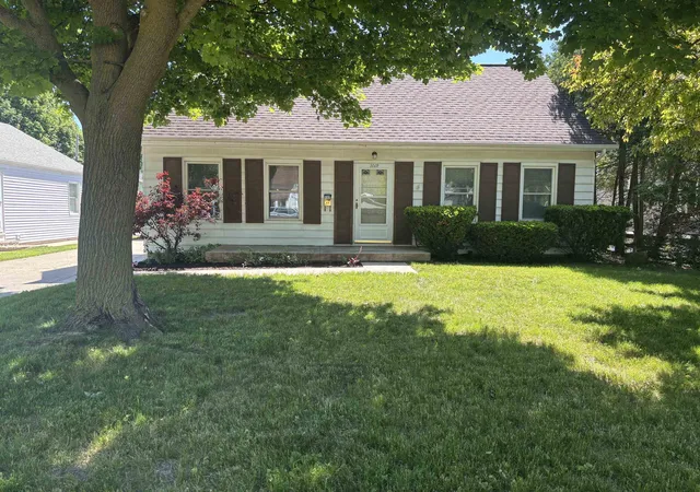 Photo 1 of Single family home for sale at 1019 S Fancher Ave, Mount Pleasant, MI 48858 | MLS# 79080069254 | Listing updated on 2026-06-07
