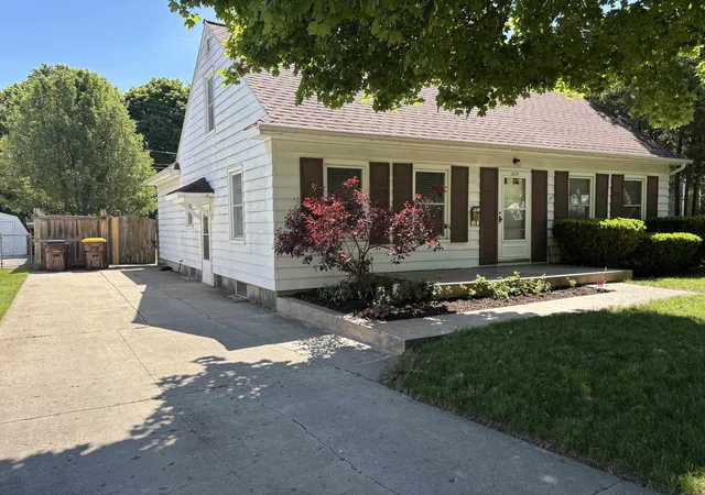 Photo 2 of Single family home for sale at 1019 S Fancher Ave, Mount Pleasant, MI 48858 | MLS# 79080069254 | Listing updated on 2026-06-07