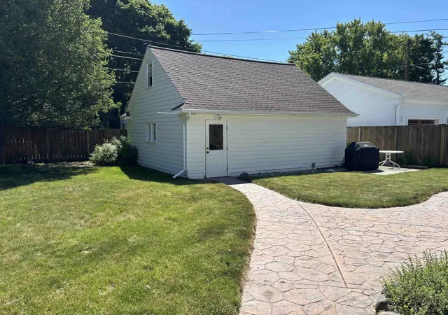 Photo 3 of Single family home for sale at 1019 S Fancher Ave, Mount Pleasant, MI 48858 | MLS# 79080069254 | Listing updated on 2026-06-07