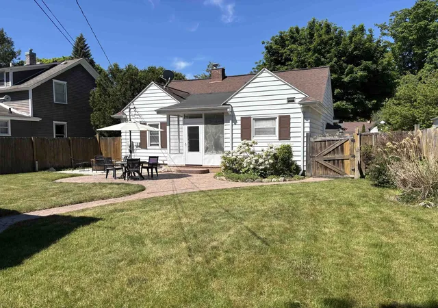 Photo 3 of Single family home for sale at 1019 S Fancher Ave, Mount Pleasant, MI 48858 | MLS# 79080069254 | Listing updated on 2026-06-07