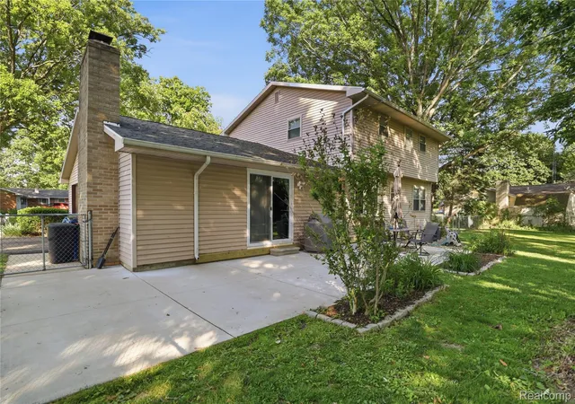 Photo 2 of Single family home for sale at 6218 Mckenzie Dr, Flint, MI 48507 | MLS# 20261041631 | Listing updated on 2026-06-18