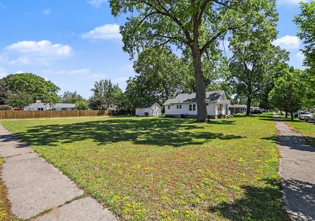 Photo 3 of Single family home for sale at 1312 Catherine Ave, Muskegon, MI 49442 | MLS# 71026027286 | Listing updated on 2026-08-19