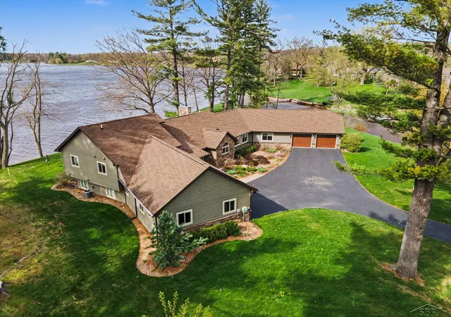 2nd image of 4589 N Island Dr, Sanford, MI 48657 | MLS# 61050210262