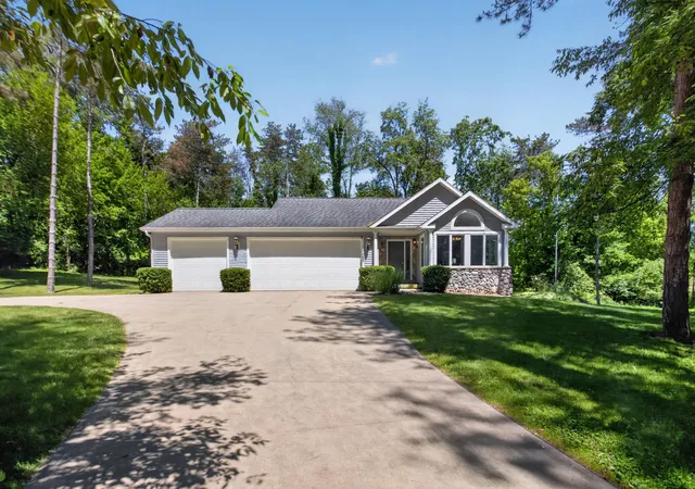 Photo 2 of Single family home for sale at 7655 Riverside Rd, Brooklyn, MI 49230 | MLS# 55026027287 | Listing updated on 2026-10-01