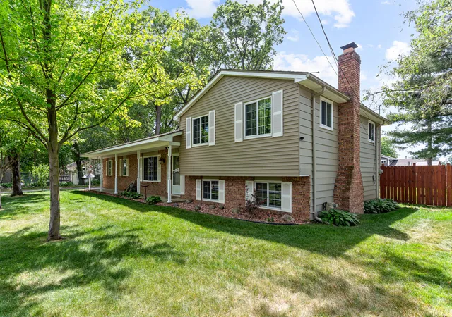 Photo 4 of Single family home for sale at 5365 Barkley St, Commerce Township, MI 48382 | MLS# 81026027300 | Listing updated on 2026-06-08
