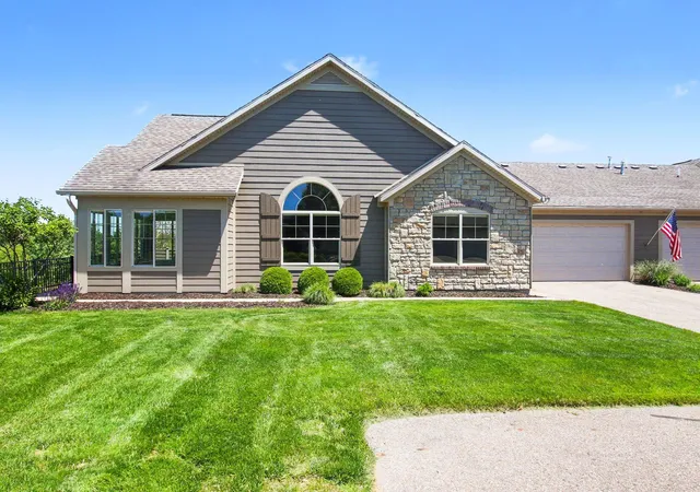 Listing Photo 2 - Condo for sale in building located at 1191 Riverview Dr, Holland, MI 49423 - Unit #9