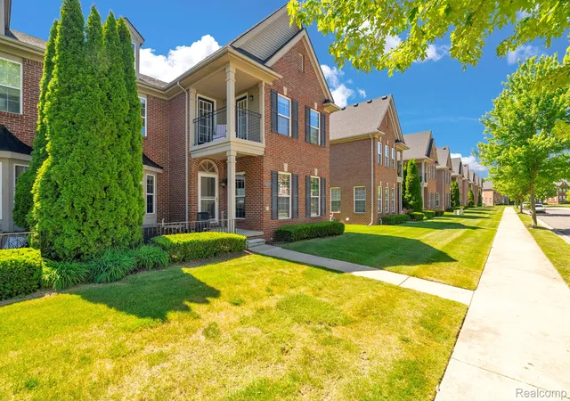 Listing Photo 4 - Condo for sale in building located at 42682 Park Cresent Dr, Sterling Heights, MI 48313