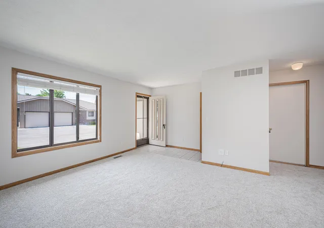Listing Photo 3 - Condo for sale in building located at 6736 Waterview Dr, Grandville, MI 49418