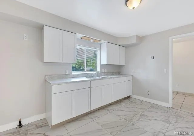 Photo 3 of Single family home for sale at 6431 Centralia St, Dearborn Heights, MI 48127 | MLS# 20261041657 | Listing updated on 2026-06-16