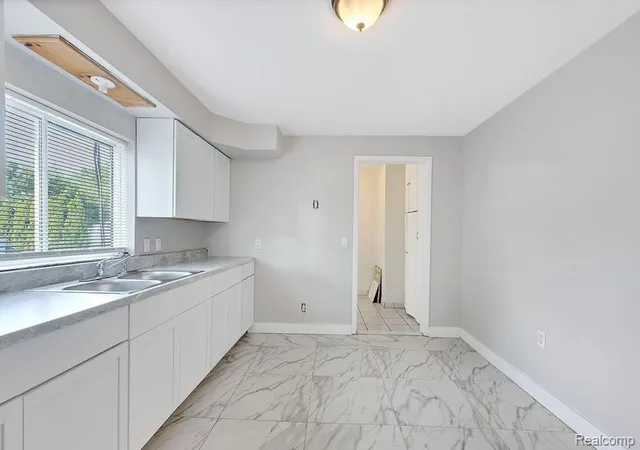 Photo 4 of Single family home for sale at 6431 Centralia St, Dearborn Heights, MI 48127 | MLS# 20261041657 | Listing updated on 2026-06-16