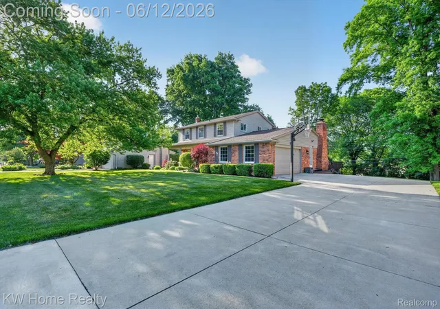 Photo 1 of Sale Pending at 33717 Heritage Hills Dr, Farmington Hills, MI 48331 | MLS# 20261041662 | Listing updated on 2026-06-16