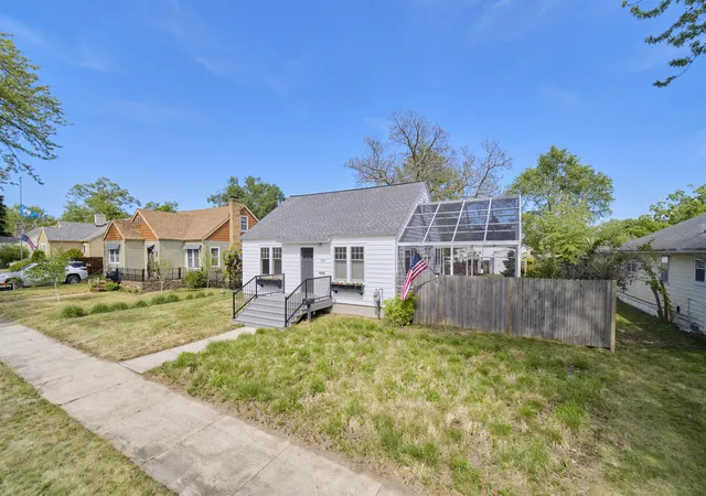 Photo 2 of Single family home for sale at 504 N Lewis St, Ludington, MI 49431 | MLS# 67026027330 | Listing updated on 2026-06-10