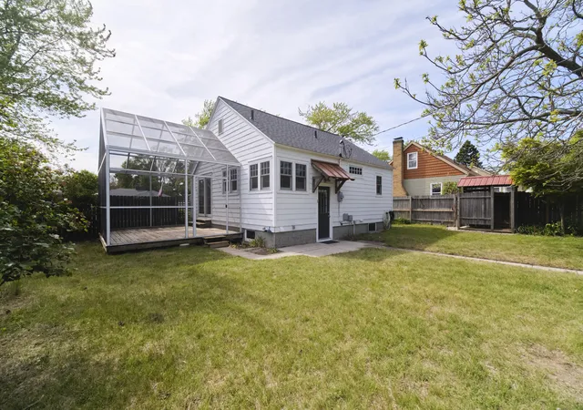 Photo 3 of Single family home for sale at 504 N Lewis St, Ludington, MI 49431 | MLS# 67026027330 | Listing updated on 2026-06-10