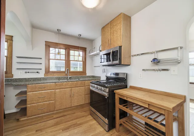 Photo 4 of Single family home for sale at 504 N Lewis St, Ludington, MI 49431 | MLS# 67026027330 | Listing updated on 2026-06-10