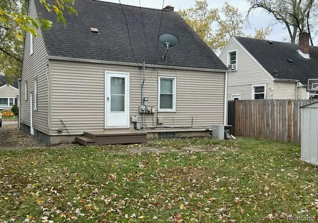 Photo 2 of Single family home for sale at 2438 Columbia Rd, Berkley, MI 48072 | MLS# 20261041674 | Listing updated on 2026-08-25