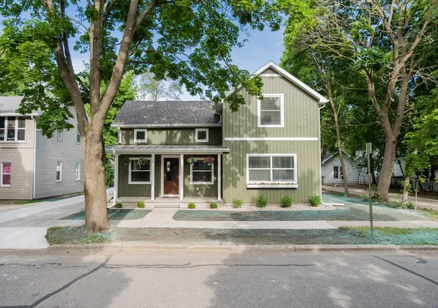 Photo 3 of Single family home for sale at 620 S Lansing St, Mount Pleasant, MI 48858 | MLS# 79080069263 | Listing updated on 2026-08-26