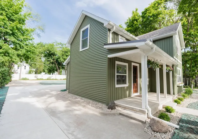 Photo 4 of Single family home for sale at 620 S Lansing St, Mount Pleasant, MI 48858 | MLS# 79080069263 | Listing updated on 2026-08-26