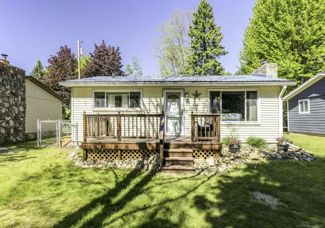 2nd image of 4300 N Grandview Dr, Deckerville, MI 48427 | MLS# 58050210289