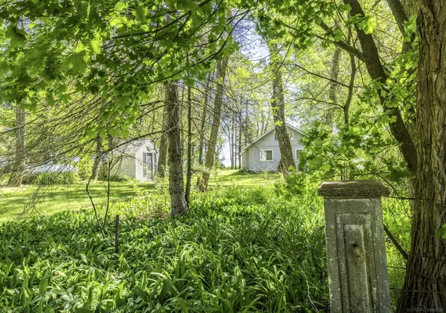 4th image of 4300 N Grandview Dr, Deckerville, MI 48427 | MLS# 58050210289