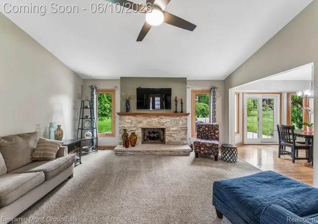 Photo 4 of Single family home for sale at 2072 Cumberland Rd, Rochester Hills, MI 48307 | MLS# 20261041683 | Listing updated on 2026-06-16
