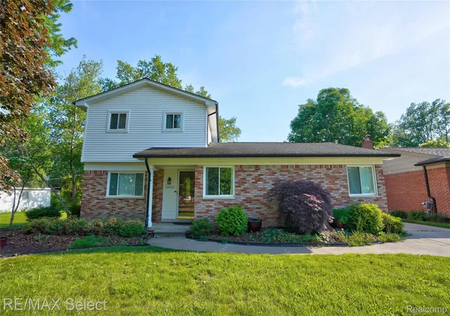 Photo 1 of Single family home for sale at 24050 Lakewood St, Saint Clair Shores, MI 48082 | MLS# 20261041687 | Listing updated on 2026-09-08