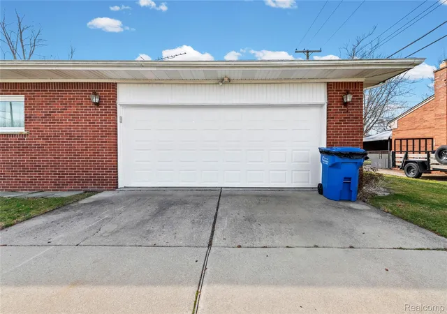 Photo 3 of Single family home for sale at 28031 Lorraine Ave, Warren, MI 48093 | MLS# 20261041688 | Listing updated on 2026-06-21