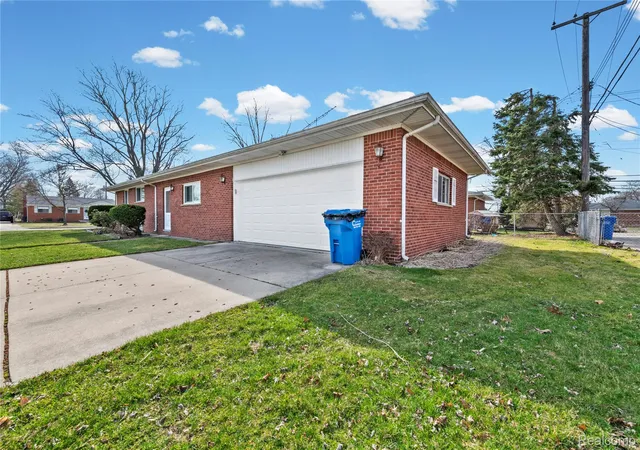 Photo 4 of Single family home for sale at 28031 Lorraine Ave, Warren, MI 48093 | MLS# 20261041688 | Listing updated on 2026-06-21