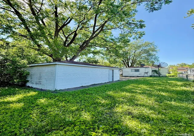 4th image of 13335 Charlotte Ave, Warren, MI 48089 | MLS# 20261041696