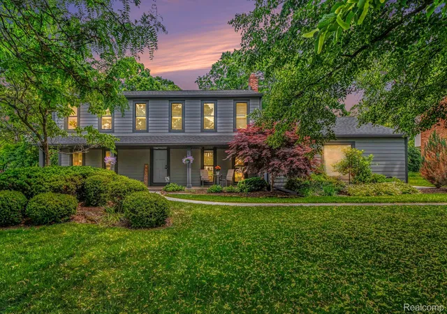 Photo 1 of Sale Pending at 4071 Shore Crst Dr, West Bloomfield, MI 48323 | MLS# 20261041698 | Listing updated on 2026-06-09