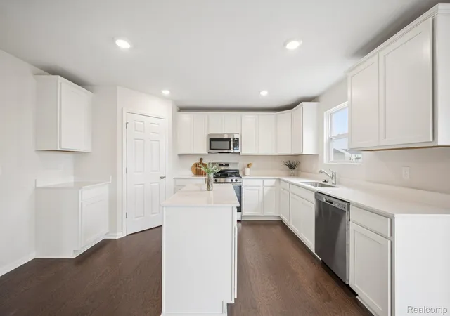 4th image of 408 Hidden River W, Holly, MI 48442 | MLS# 20261041713