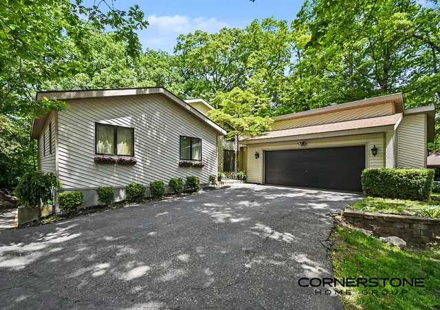 Homes for sale in Plainfield Charter Township Kent, MI | 2111 Northridge Dr Ne, Plainfield Charter Township Kent, MI 49525 | MLS# 65026027376