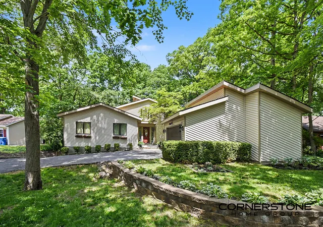 Homes for sale in Plainfield Charter Township Kent, MI | 2111 Northridge Dr Ne, Plainfield Charter Township Kent, MI 49525 | MLS# 65026027376