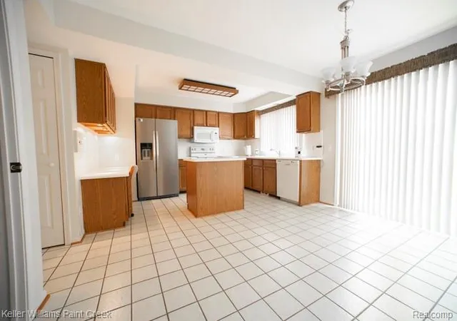 Photo 4 of Single family home for sale at 1447 Oakstone Dr, Rochester Hills, MI 48309 | MLS# 20261041715 | Listing updated on 2026-09-18