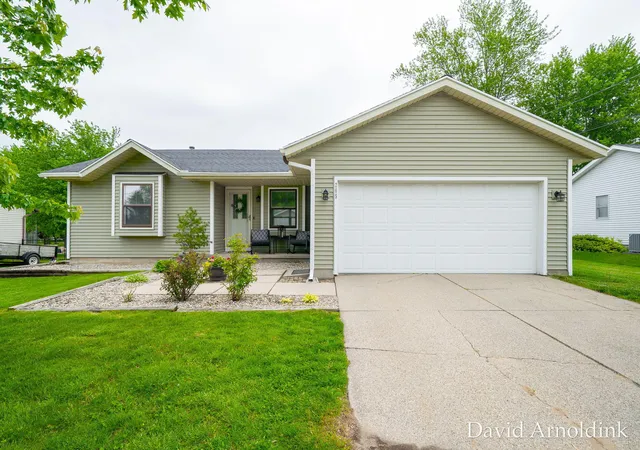 Photo 1 of Sale Pending at 265 Country Clb Rd, Holland, MI 49423 | MLS# 71026027389 | Listing updated on 2026-06-16