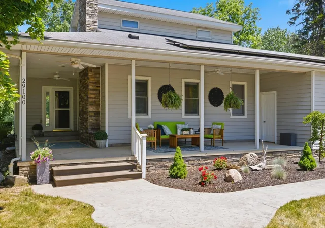 Photo 2 of Single family home for sale at 29100 Terrence St, Livonia, MI 48154 | MLS# 81026027384 | Listing updated on 2026-06-13