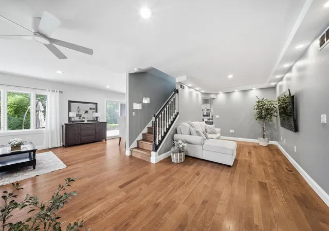 Photo 4 of Single family home for sale at 29100 Terrence St, Livonia, MI 48154 | MLS# 81026027384 | Listing updated on 2026-06-13