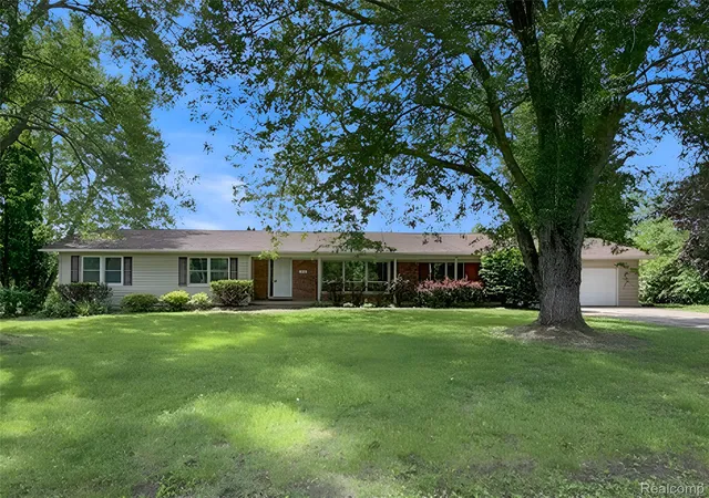 Photo 1 of Single family home for sale at 140 Darwin Rd, Pinckney, MI 48169 | MLS# 20261041743 | Listing updated on 2026-09-10