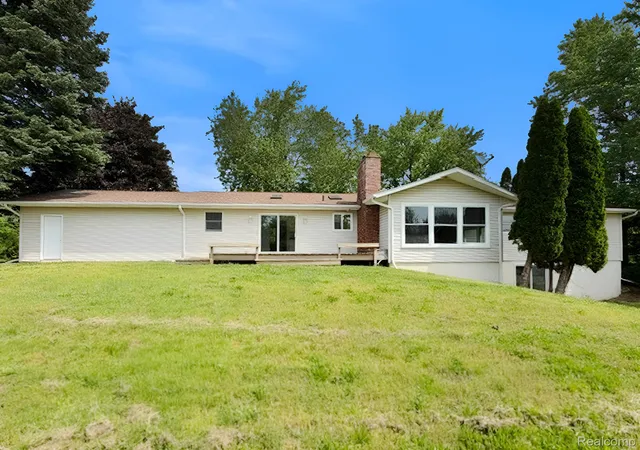 Photo 2 of Single family home for sale at 140 Darwin Rd, Pinckney, MI 48169 | MLS# 20261041743 | Listing updated on 2026-09-10