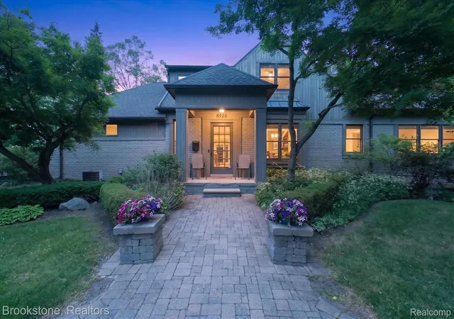 Photo 1 of Single family home for sale at 8926 Lincoln Dr, Huntington Woods, MI 48070 | MLS# 20261041752 | Listing updated on 2026-06-16