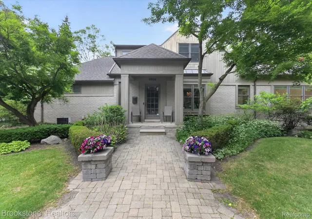 Photo 3 of Single family home for sale at 8926 Lincoln Dr, Huntington Woods, MI 48070 | MLS# 20261041752 | Listing updated on 2026-06-16
