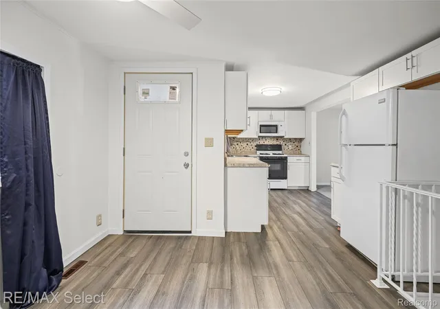 Photo 3 of Single family home for sale at 1460 Maria St, Flint, MI 48507 | MLS# 20261041771 | Listing updated on 2026-06-10